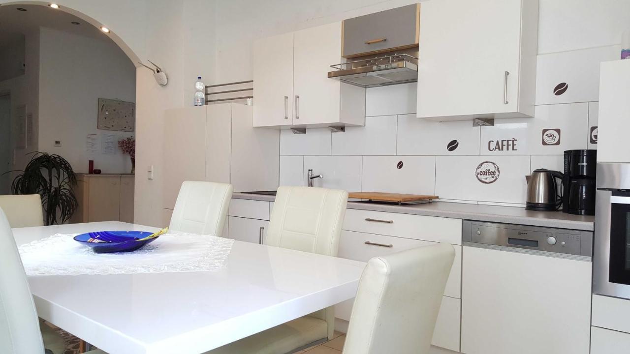 Holiday Apartment Essen Bagian luar foto